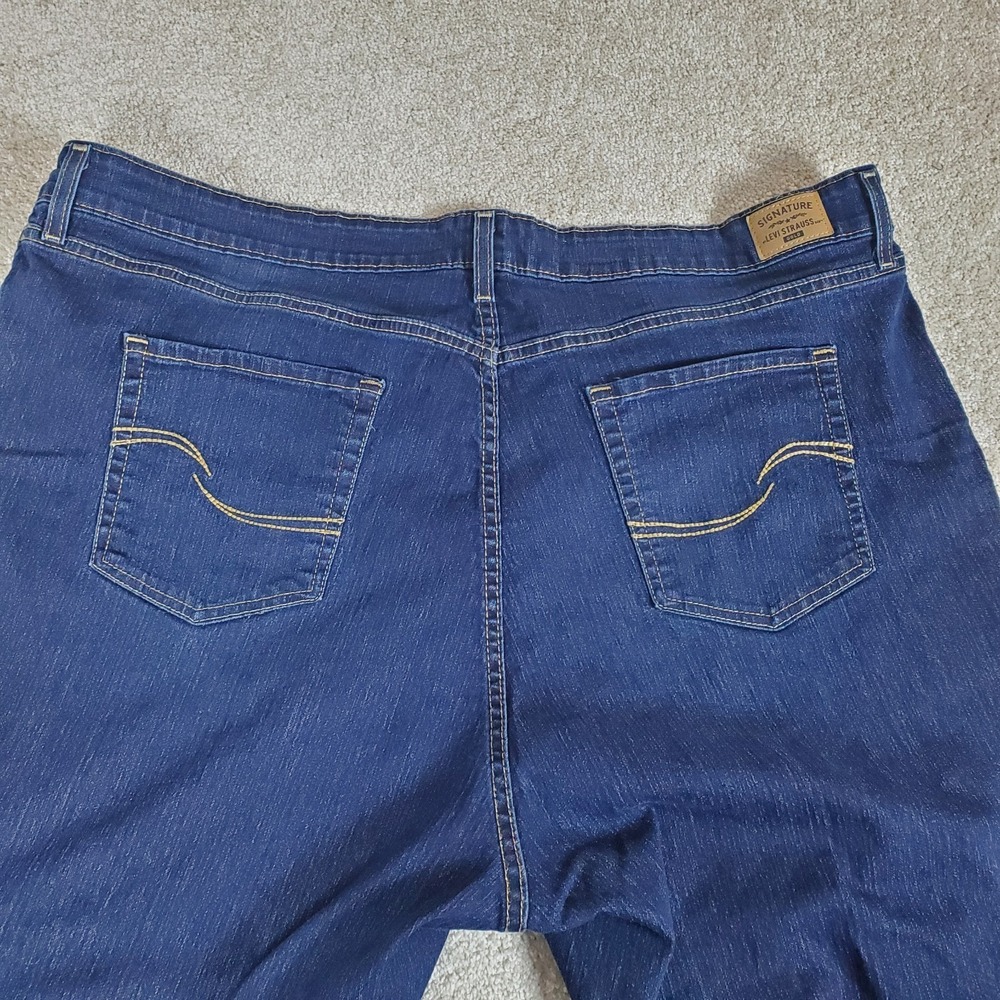 Levis Strauss Signature Women's Jeans  Size 26 Mid Rise Boot Cut SeeMeasurements - Picture 9 of 16